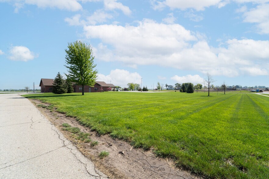 790 Eastgate Dr, Ripon, WI à vendre - Photo du bâtiment - Image 2 de 41