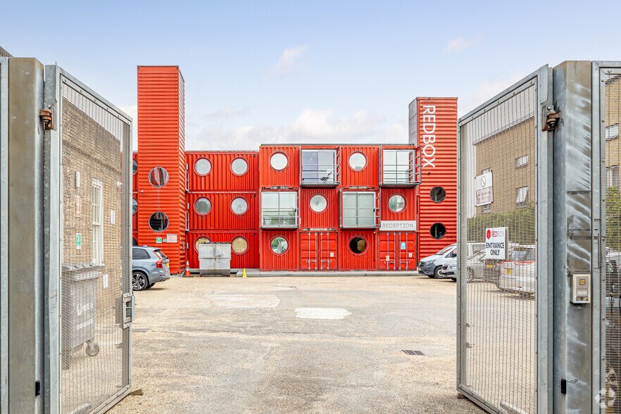 44 Gillender St, London for sale - Building Photo - Image 2 of 3