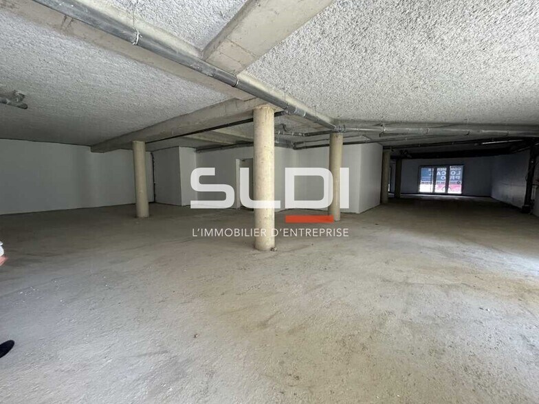 Rue Gantillon, Villefranche-sur-Saône for lease - Interior Photo - Image 2 of 5
