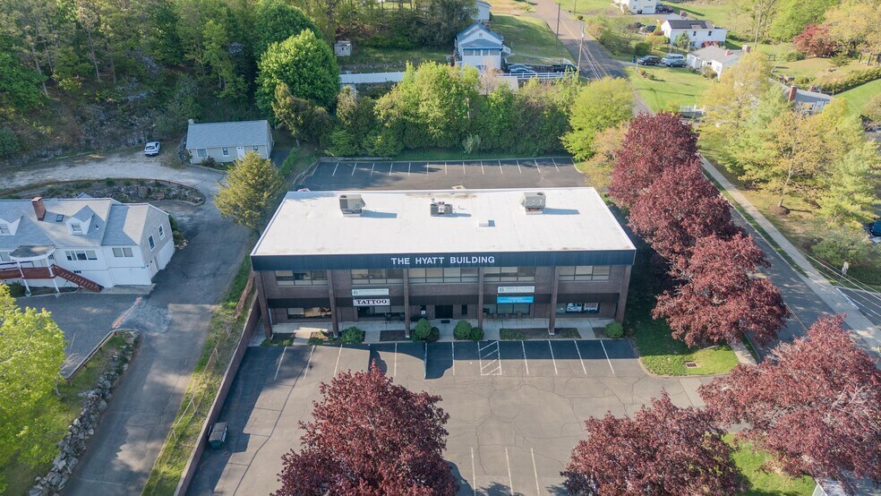 53 Lake Avenue Ext, Danbury, CT à louer - Photo du bâtiment - Image 3 de 17