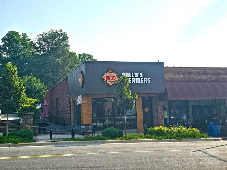 33 E Main St, Brevard, NC à vendre - Photo du bâtiment - Image 2 de 2