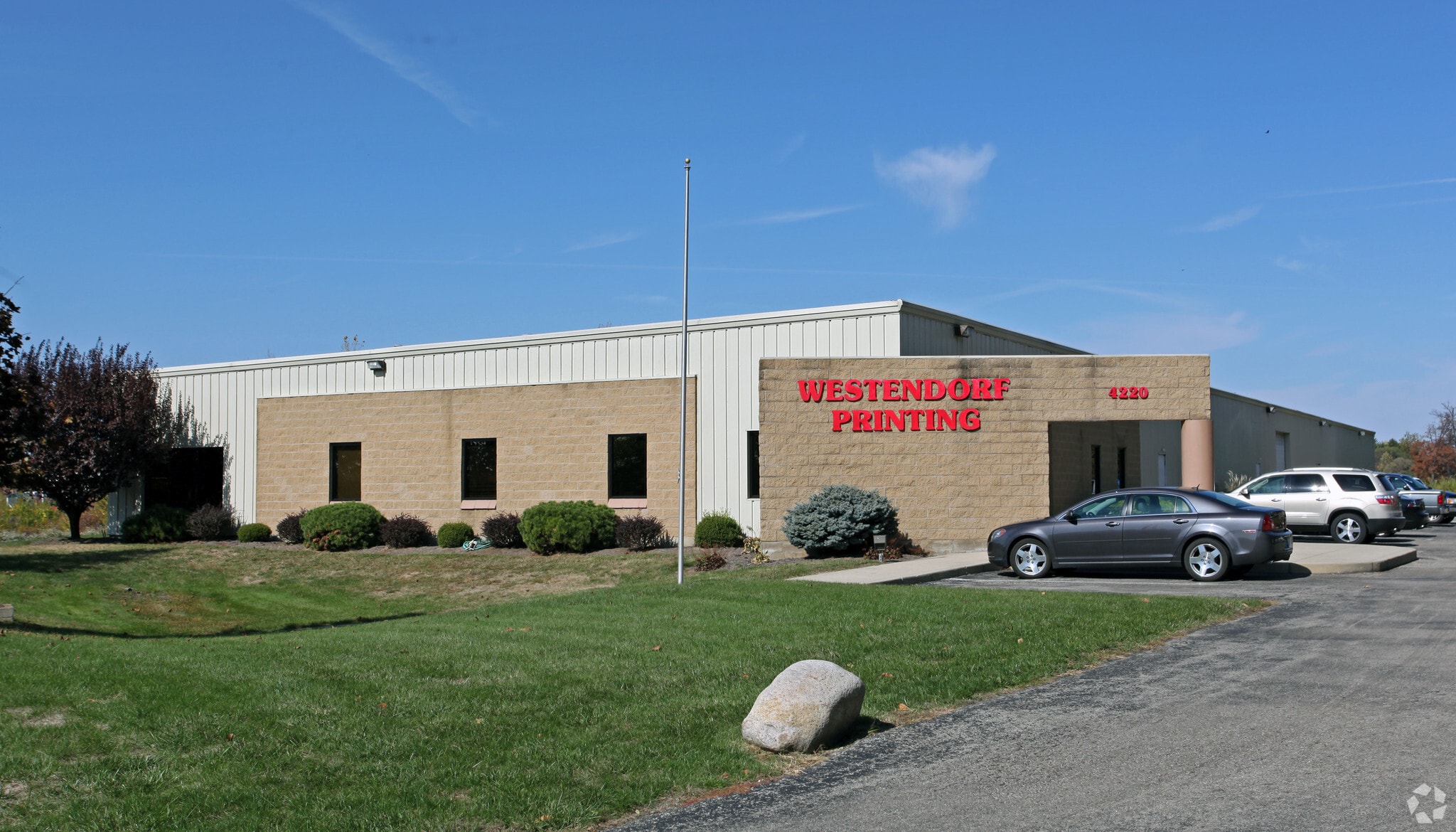 4220 Interpoint Blvd, Dayton, OH for lease Primary Photo- Image 1 of 3