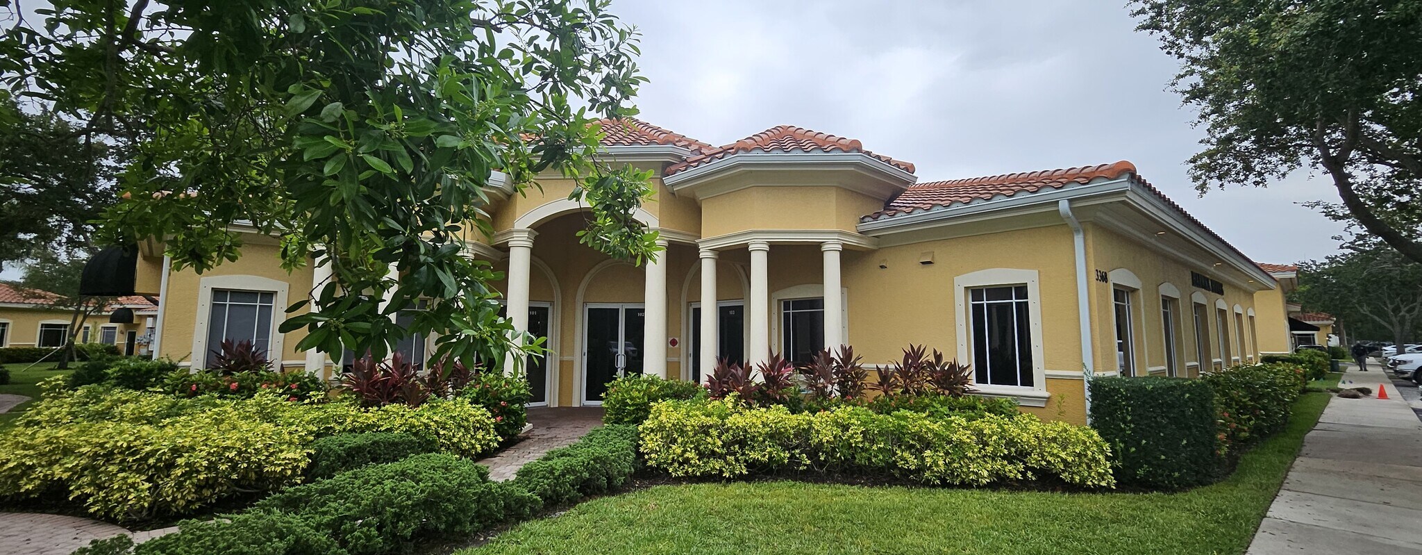 3368 Woods Edge Cir, Bonita Springs, FL à vendre Photo du bâtiment- Image 1 de 1