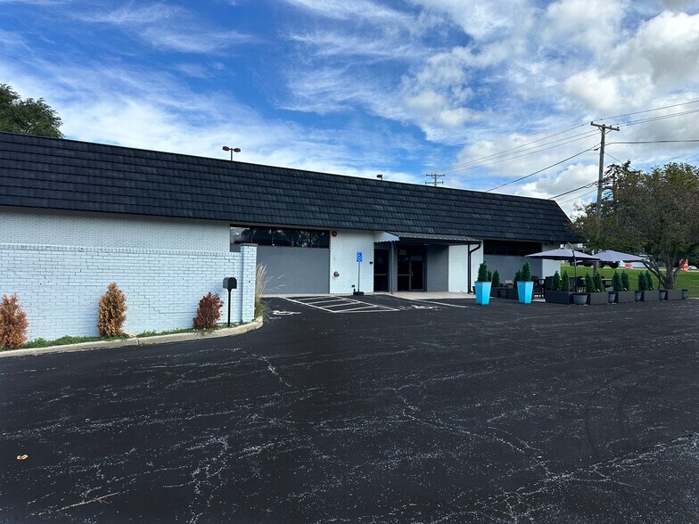 423 N State St, Lockport, IL à vendre - Photo du bâtiment - Image 3 de 8