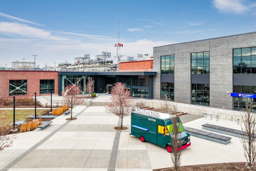 135 William T Morrissey Blvd, Dorchester, MA à louer - Photo du bâtiment - Image 2 de 8