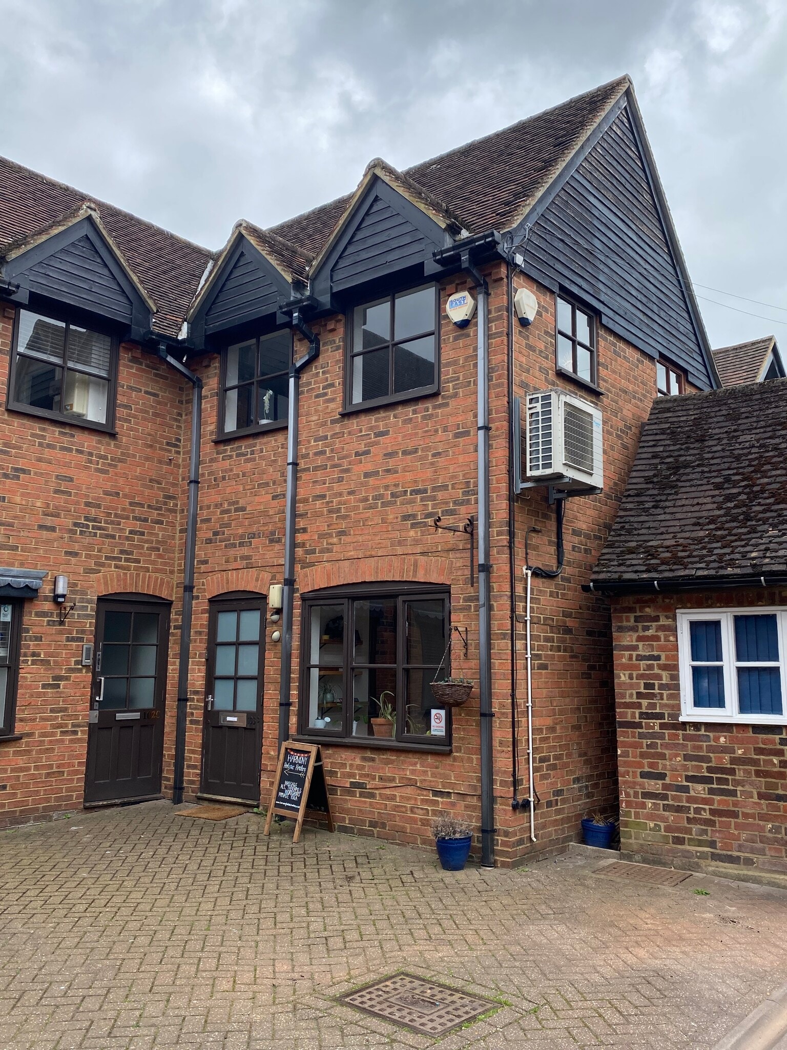 102-103 Bancroft, Hitchin for lease Primary Photo- Image 1 of 2