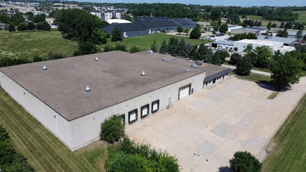2134 NW 108th St, Clive, IA for lease - Building Photo - Image 2 of 7