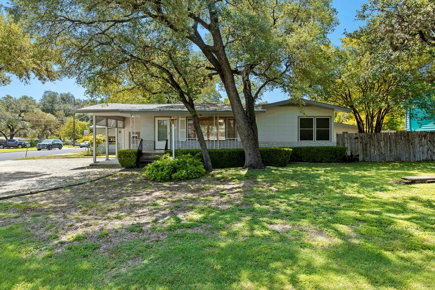 6401 Menchaca Rd, Austin, TX à vendre - Photo du bâtiment - Image 2 de 37