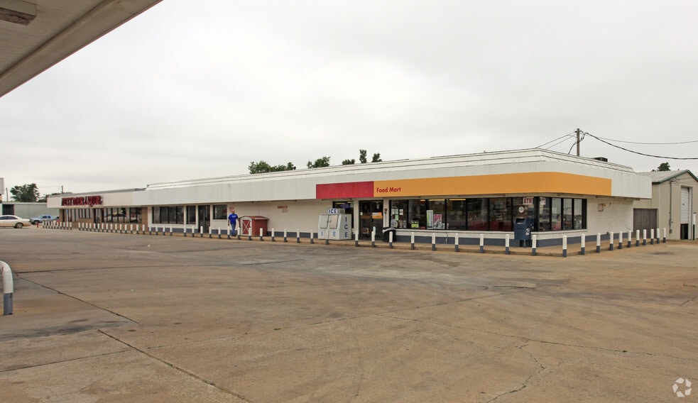 404-406 W Country Club Rd, Chickasha, OK à vendre - Photo du bâtiment - Image 2 de 12