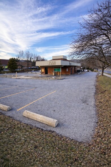 835 E Bishop St, Bellefonte, PA for lease - Building Photo - Image 3 of 7