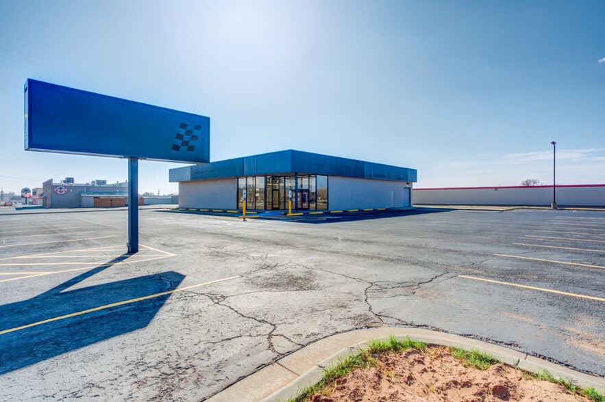 5819 4th St, Lubbock, TX for lease - Building Photo - Image 3 of 19