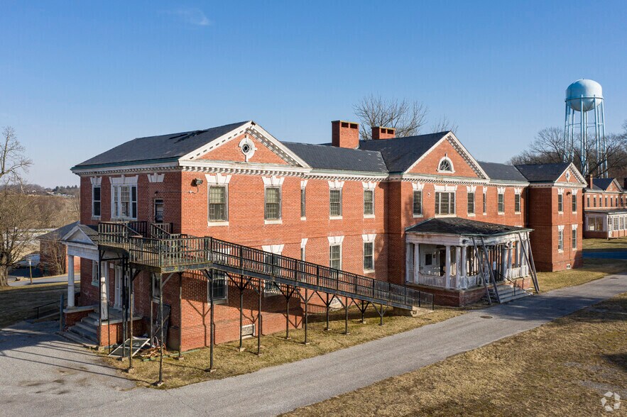Warfield Ave, Sykesville, MD à vendre - Photo du bâtiment - Image 3 de 5