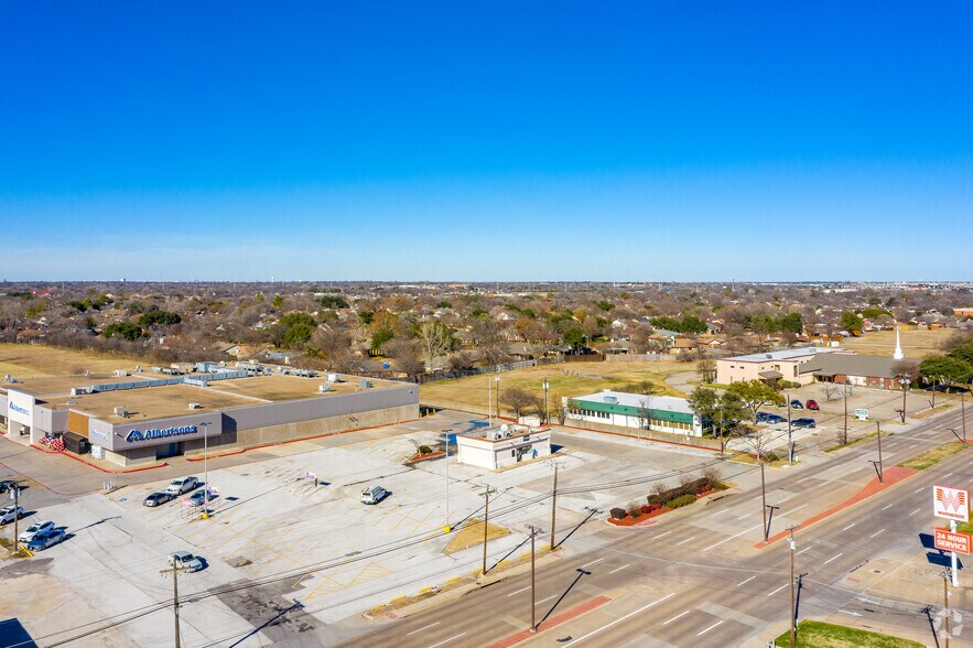 3215 N Town East Blvd, Mesquite, TX à louer - Photo du bâtiment - Image 2 de 3