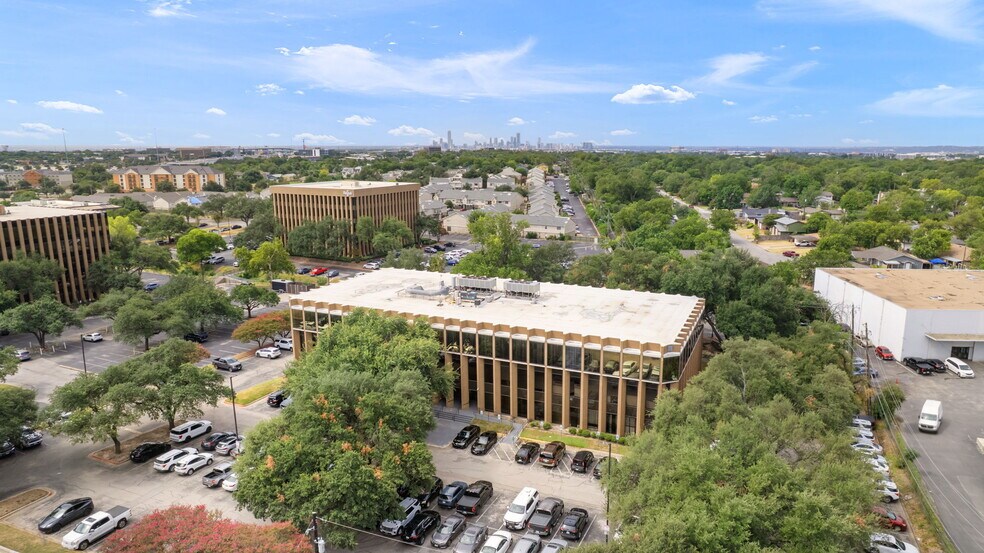 313 E Anderson Ln, Austin, TX à vendre - Photo du bâtiment - Image 3 de 8