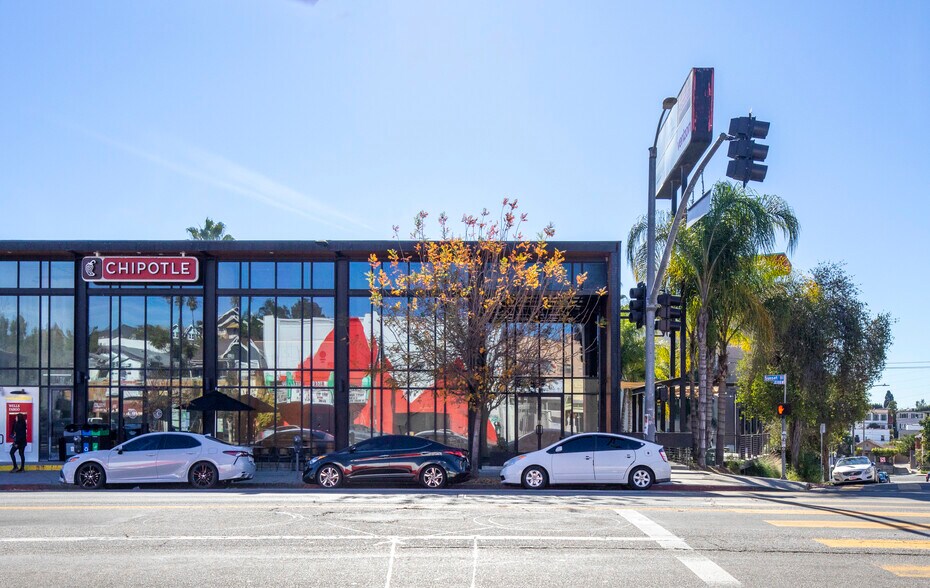 2110 W Sunset Blvd, Los Angeles, CA à louer - Photo du bâtiment - Image 2 de 15