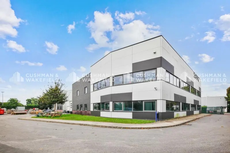 2 Avenue Des 3 Peuples, Montigny-le-Bretonneux for lease - Building Photo - Image 1 of 14