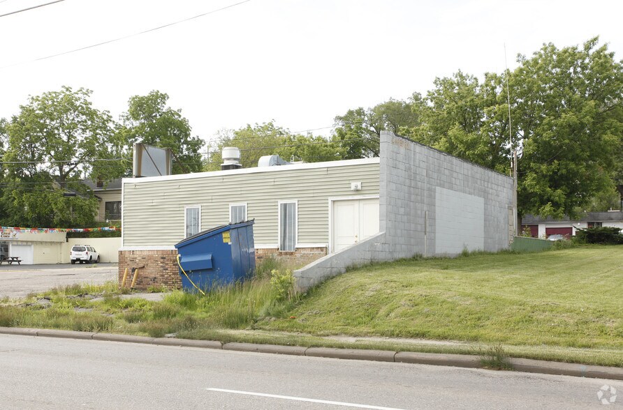 1912 Corunna Rd, Flint, MI à louer - Photo du bâtiment - Image 2 de 5