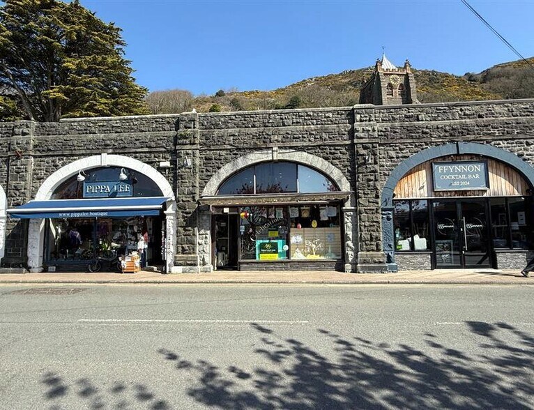 3 The Arches, King Edward St, Barmouth à vendre - Photo du bâtiment - Image 2 de 6