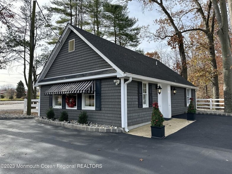 452 NJ-34 Rt, Colts Neck, NJ for sale - Primary Photo - Image 1 of 4