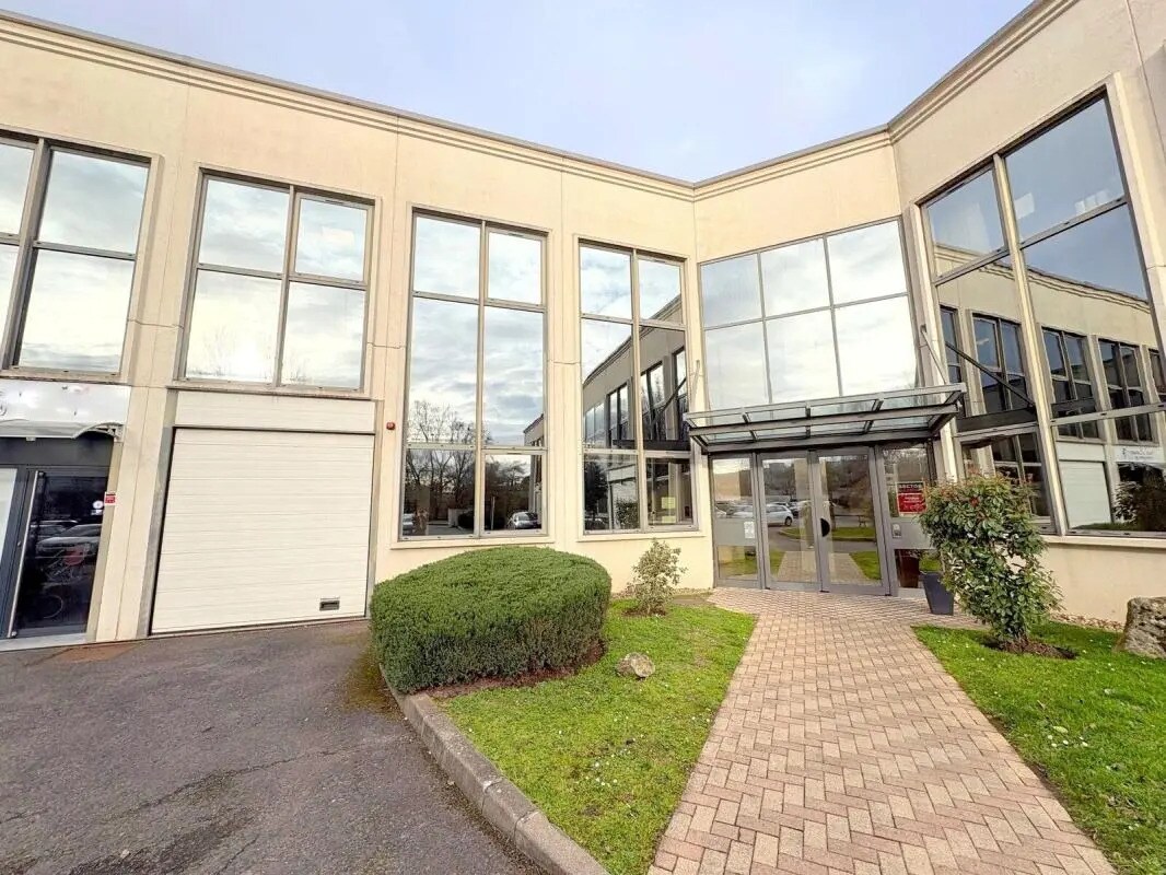 Office in Poissy for lease Building Photo- Image 1 of 14