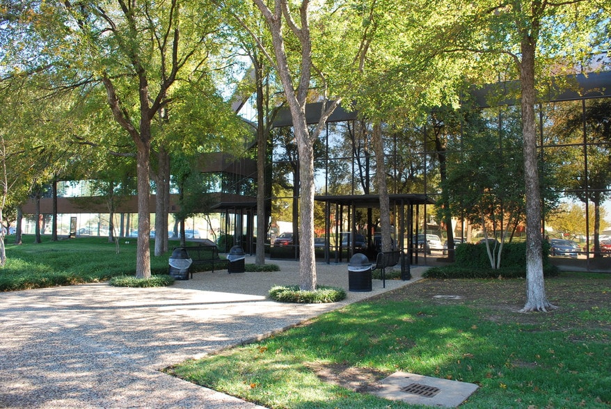 524 E Lamar Blvd, Arlington, TX à louer - Photo du bâtiment - Image 3 de 17