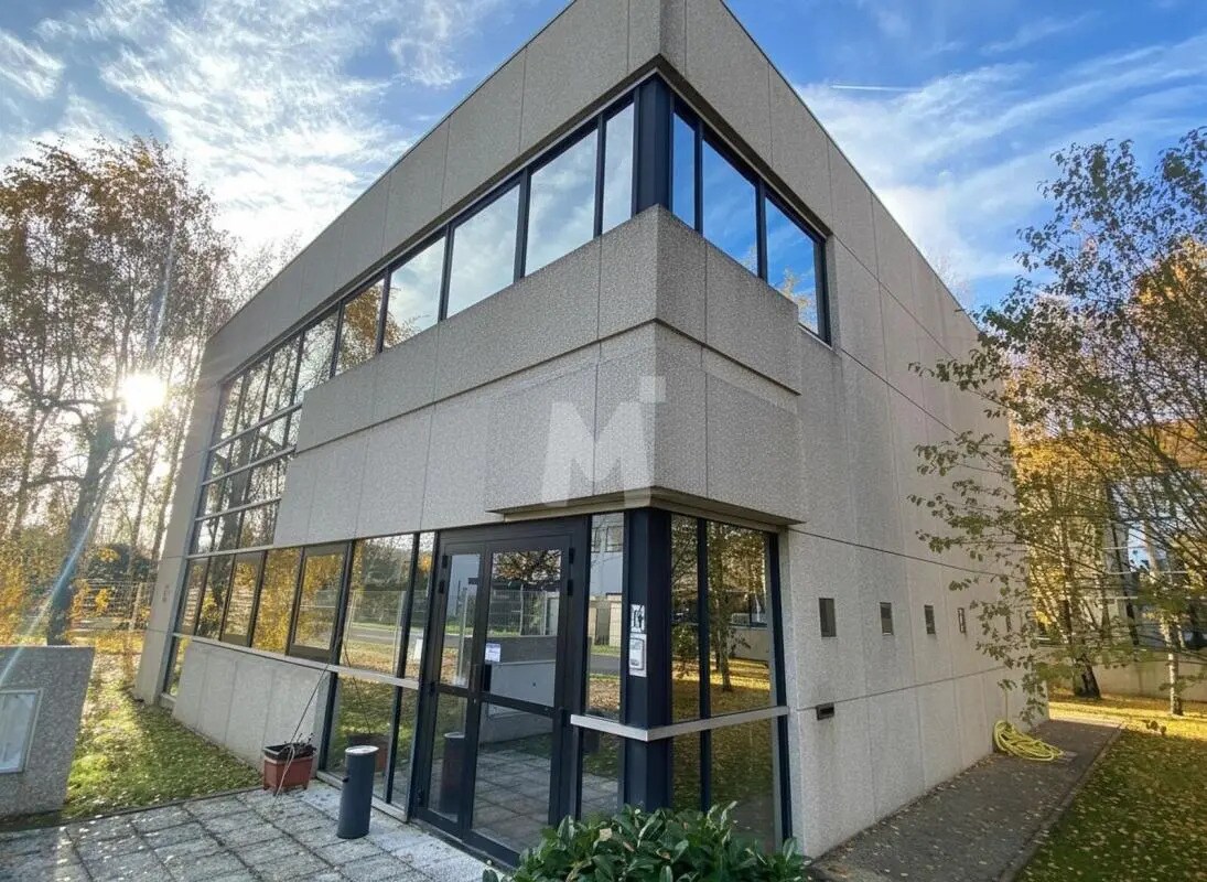 Office in Lisses for lease Building Photo- Image 1 of 8