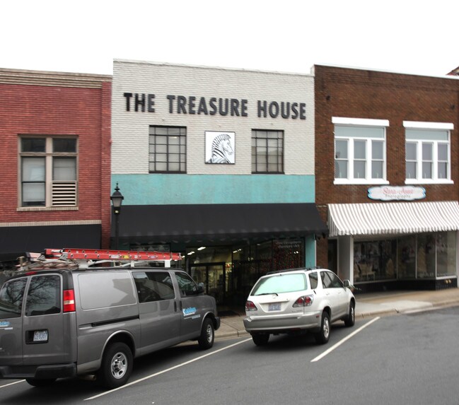 More details for 347 S Main St, Burlington, NC - Retail for Sale