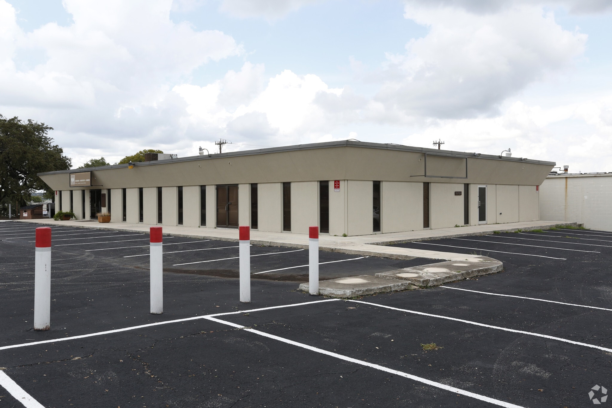 307 W Rhapsody Dr, San Antonio, TX for sale Primary Photo- Image 1 of 14