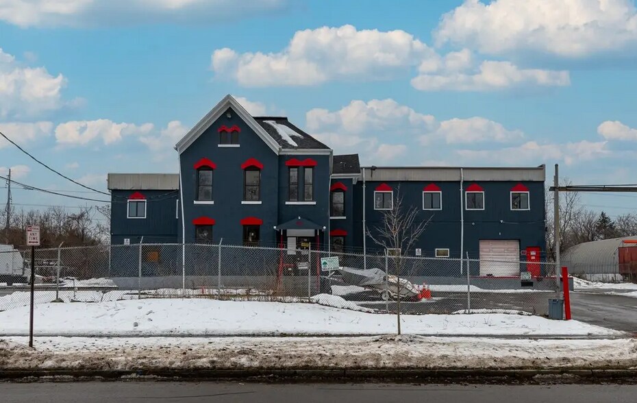 395 Maple St, Rochester, NY à vendre - Photo principale - Image 1 de 22