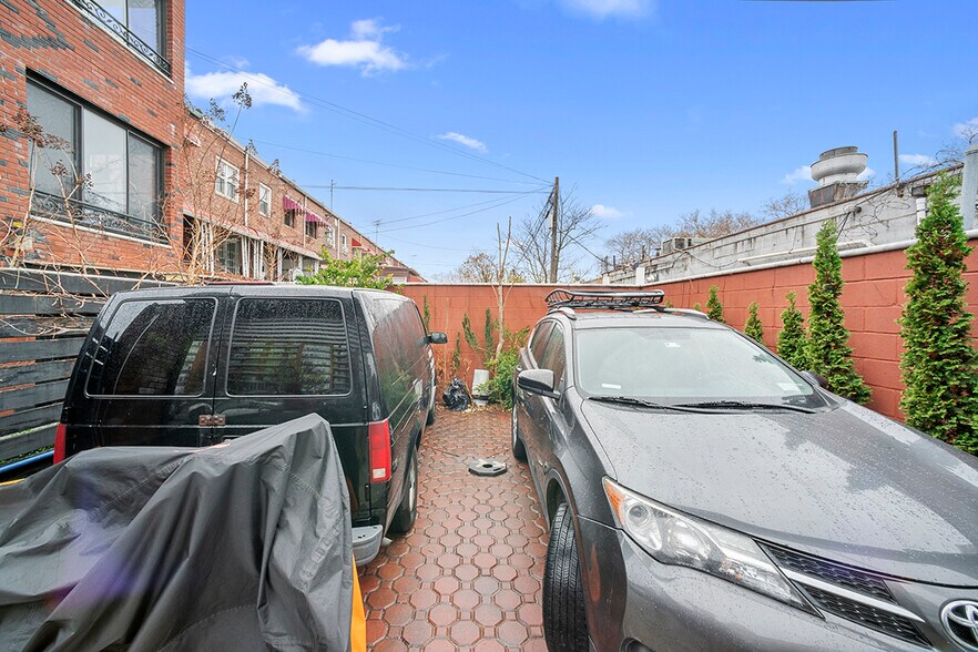 70 E 39th St, Brooklyn, NY à vendre - Photo du bâtiment - Image 2 de 4