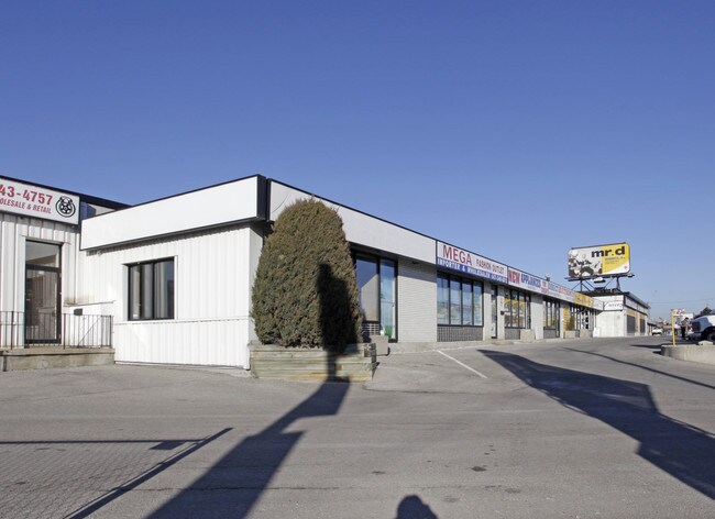 Plus de détails pour 2450 Finch Ave W, Toronto, ON - Commerce de détail à louer