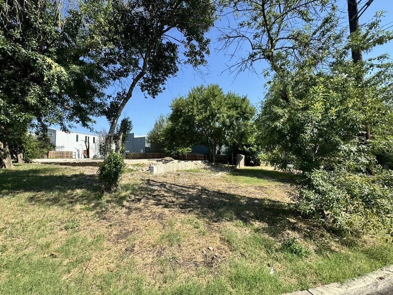 127 Cloudhaven Dr, San Antonio, TX for sale - Building Photo - Image 2 of 22