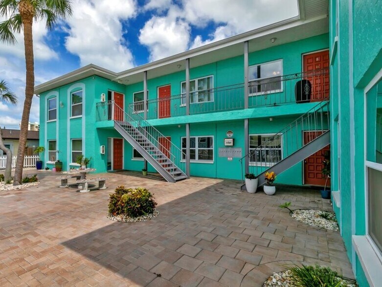 555 69th Ave, Saint Pete Beach, FL à vendre - Photo du bâtiment - Image 3 de 7