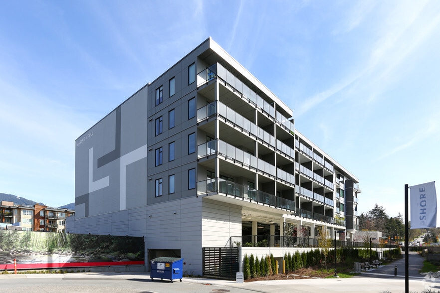 725 Marine Dr, North Vancouver, BC à louer - Photo du bâtiment - Image 3 de 4