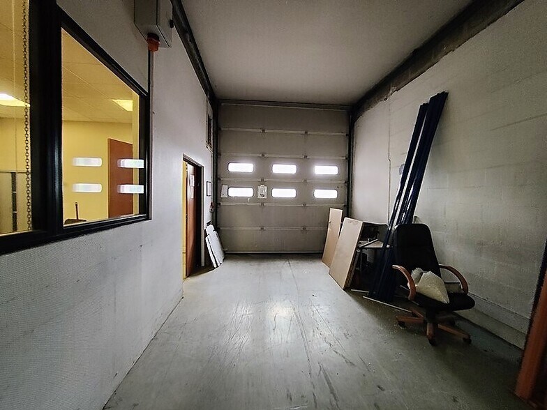 Flex dans Villiers-sur-Marne à louer - Photo du bâtiment - Image 2 de 24