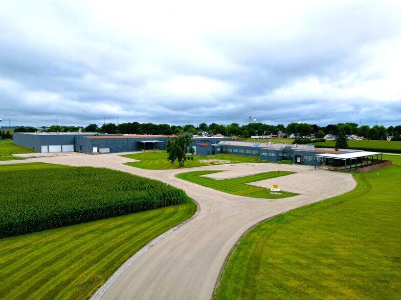 505 Libby St, Waupun, WI à louer - Photo du bâtiment - Image 2 de 29