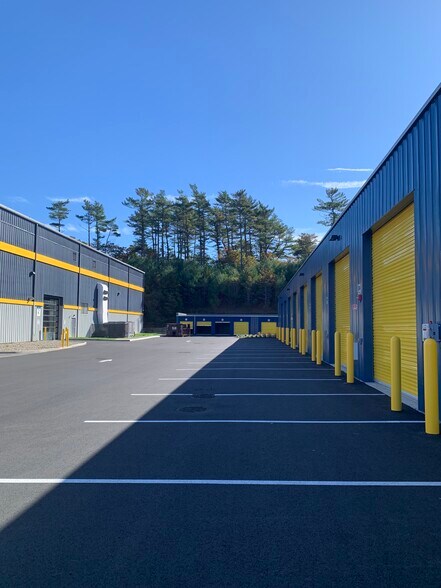 8 Natalie Way, Plymouth, MA à louer - Photo du bâtiment - Image 3 de 8