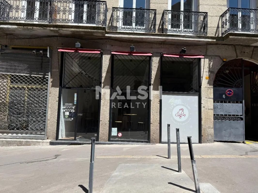 Retail in Saint-Étienne for lease Building Photo- Image 1 of 2