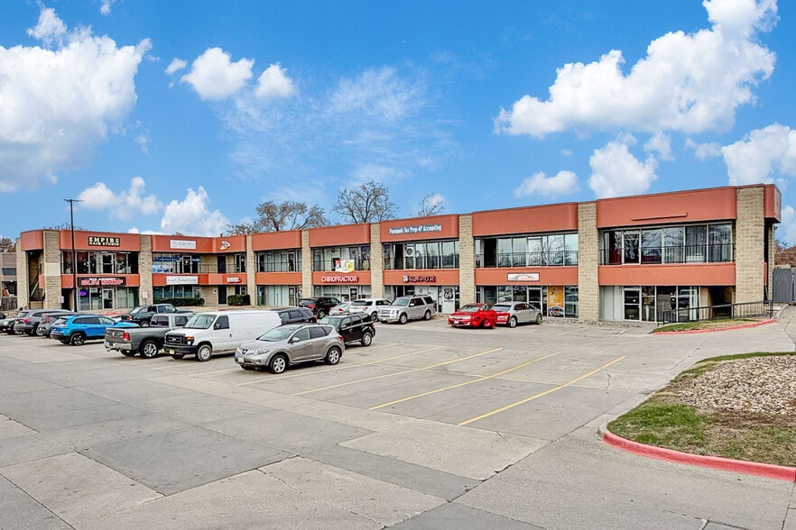 4214 Fleur Dr, Des Moines, IA for lease - Primary Photo - Image 1 of 1