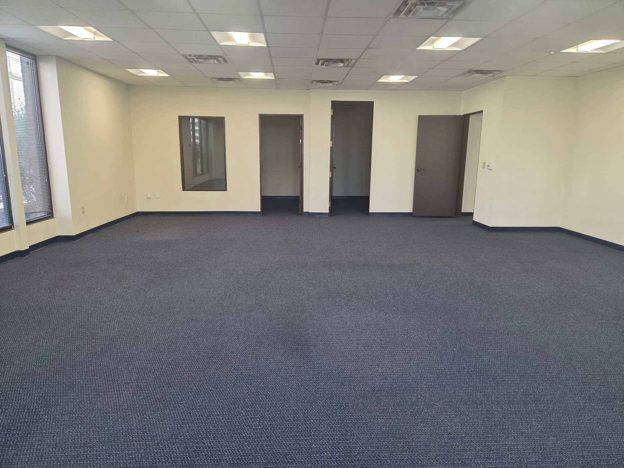 416 N Stanton St, El Paso, TX à louer Photo intérieure- Image 1 de 4