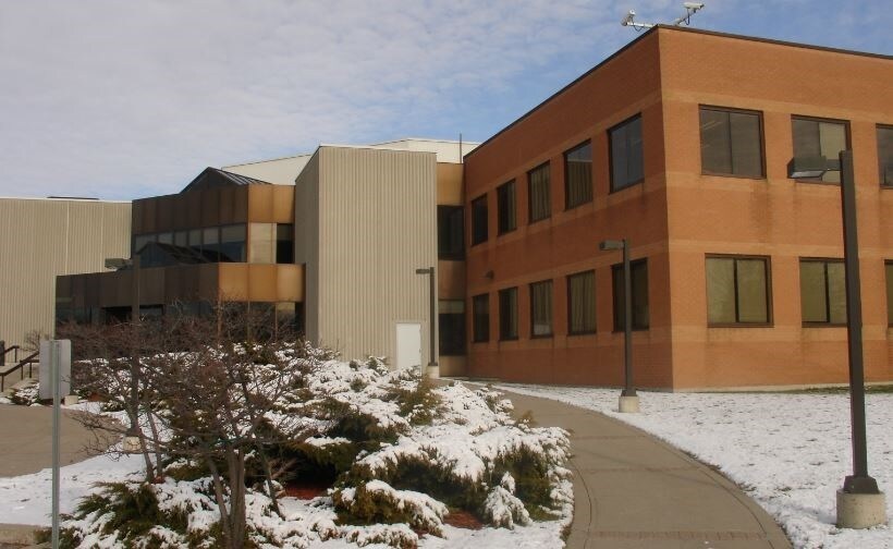 300 Water St, Whitby, ON à vendre Photo du bâtiment- Image 1 de 1