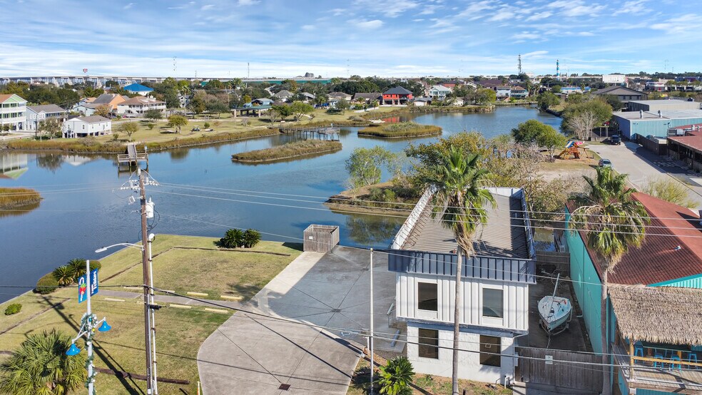 815 Clear Lake Rd, Clear Lake Shores, TX à vendre - Photo du bâtiment - Image 3 de 31