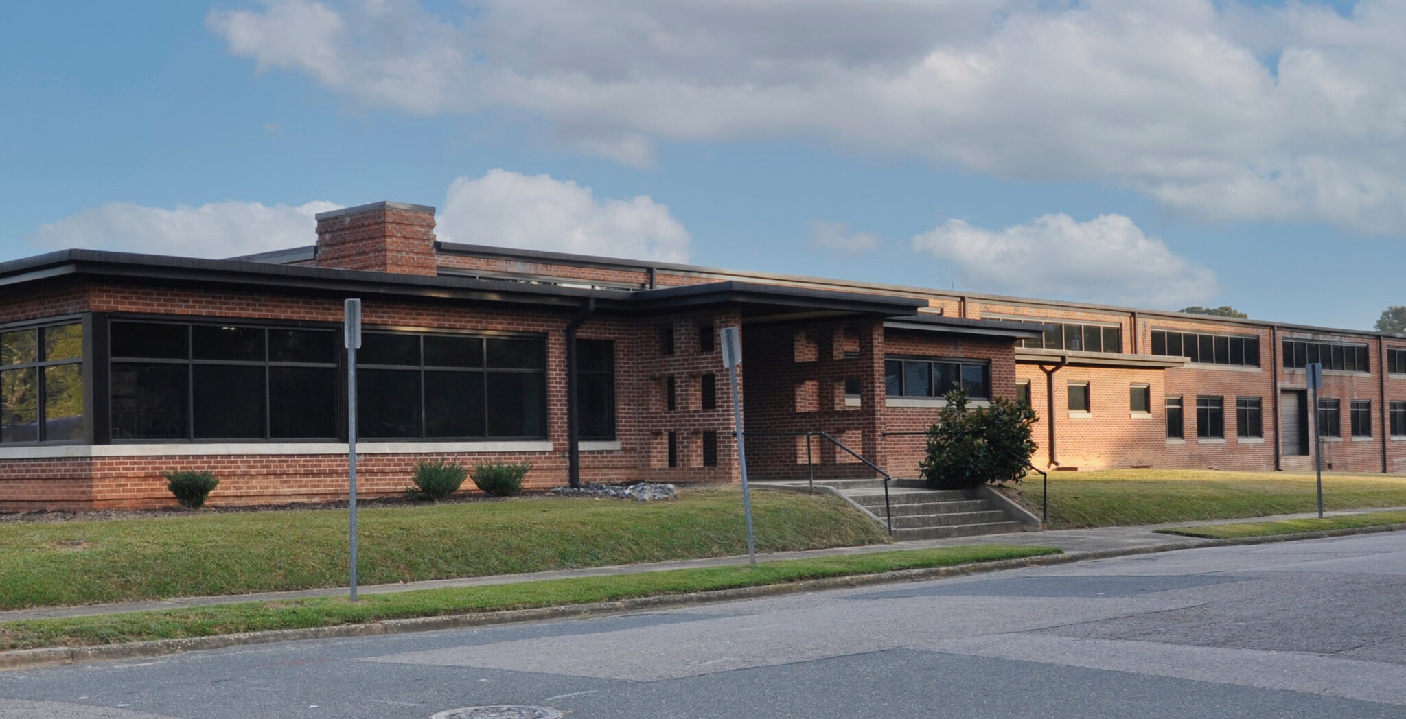 633 Chatham St, Sanford, NC à louer Photo intérieure- Image 1 de 2