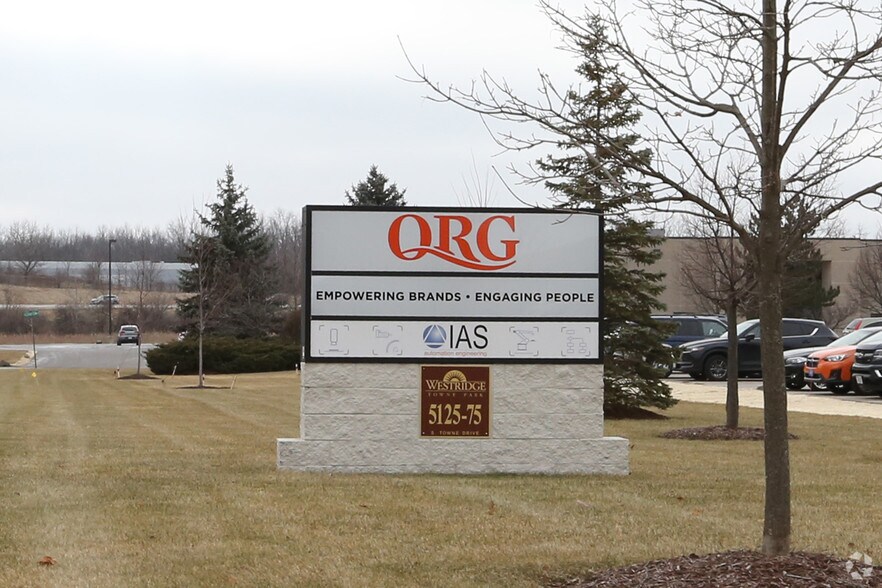 5125-5165 S Towne Dr, New Berlin, WI à louer - Photo du bâtiment - Image 3 de 3