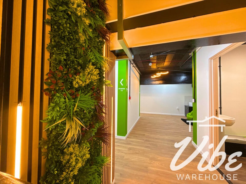 Ferrier St, Londres à louer - Photo du bâtiment - Image 2 de 10