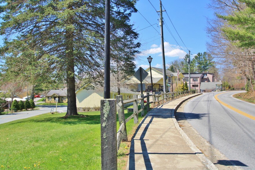 671 Main St, Blowing Rock, NC à vendre - Photo du bâtiment - Image 2 de 14