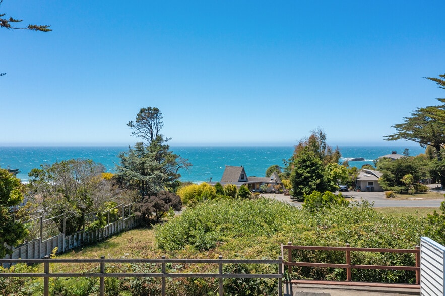 38981 Ocean Dr, Gualala, CA for sale - Building Photo - Image 2 of 6