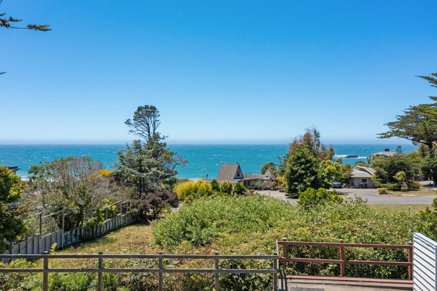 38981 Ocean Dr, Gualala, CA à vendre - Photo du bâtiment - Image 2 de 6