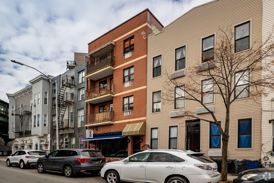 245 Harman St, Brooklyn, NY for lease - Primary Photo - Image 1 of 6