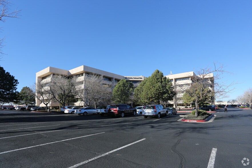 8500 Menaul Blvd NE, Albuquerque, NM à louer - Photo du bâtiment - Image 2 de 89
